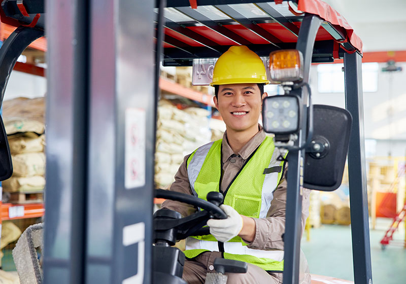 Rotating-driver's-work-station-and-rotating-cabins